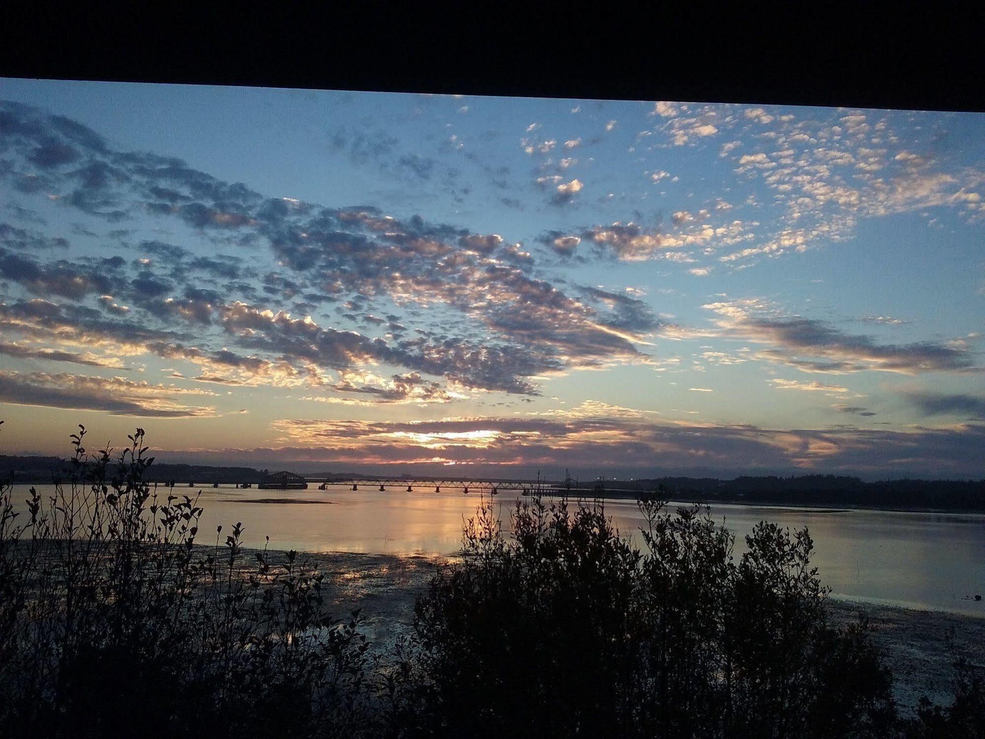 Bay Bridge Motel ノースベンド エクステリア 写真